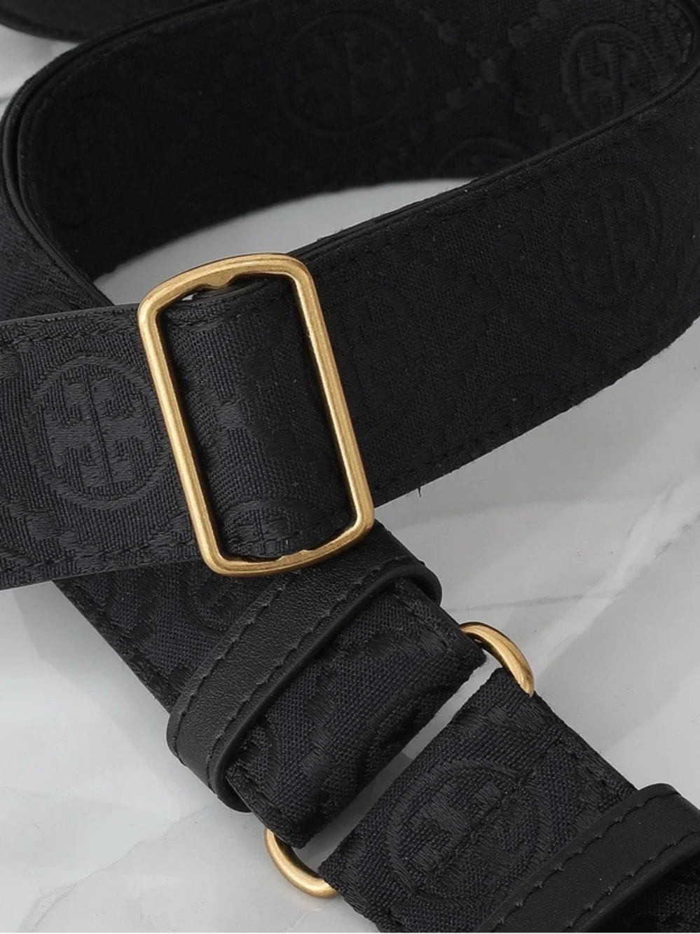 Tory Burch compact pebbled